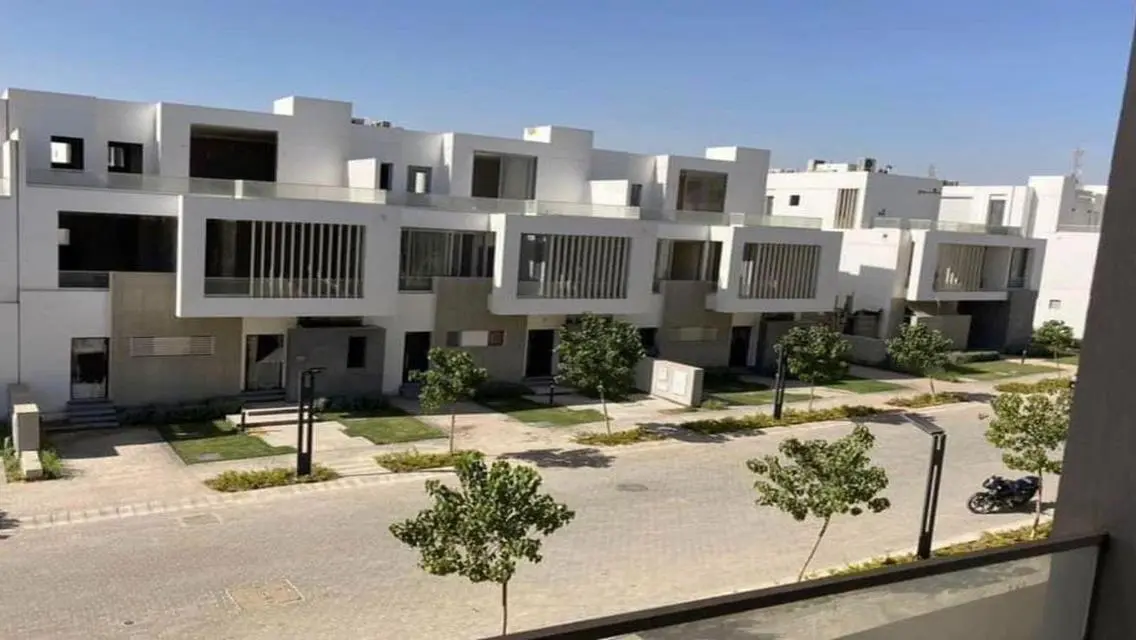 فيلا فاخرة مع مسبح وحديقة خاصة للبيع - 3 غرف نوم