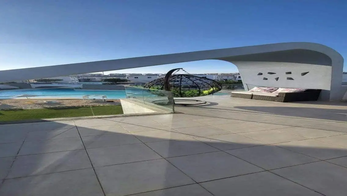 Luxurious Apartment With Stunning Views and Amenities