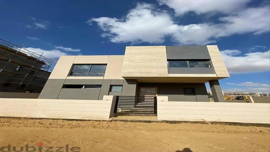 Luxurious 5-Bedroom Apartment with Balcony and Shared Pool
