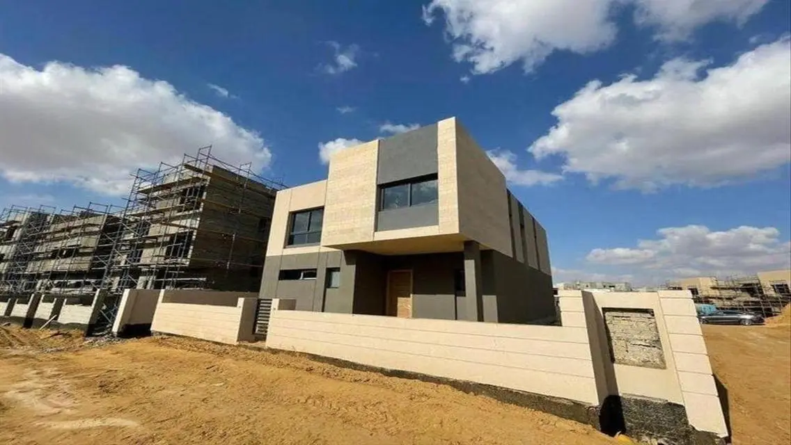 Luxurious 5-Bedroom Apartment with Balcony and Shared Pool