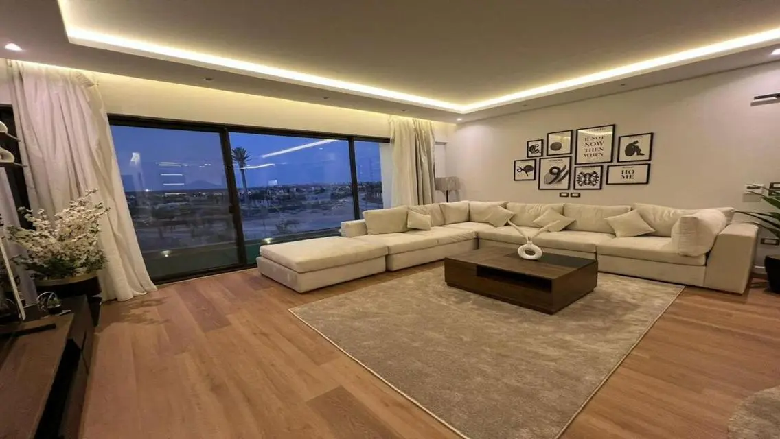 Luxury Apartment with Modern Amenities in Prime Location
