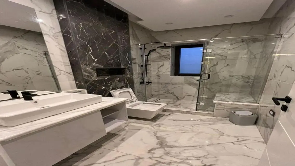 Luxury Apartment with Modern Amenities in Prime Location