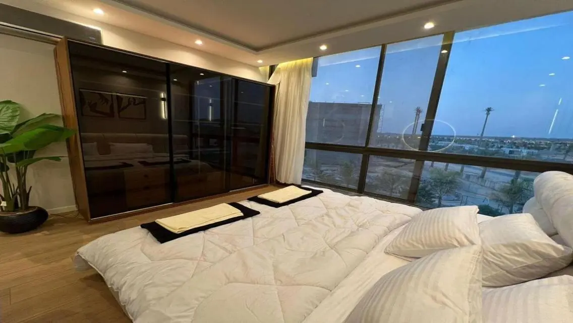 Luxury Apartment with Modern Amenities in Prime Location