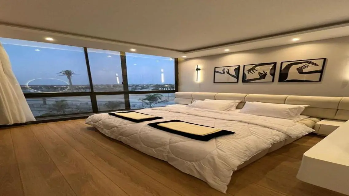 Luxury Apartment with Modern Amenities in Prime Location