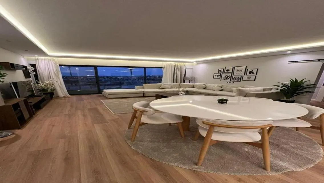 Luxury Apartment with Modern Amenities in Prime Location
