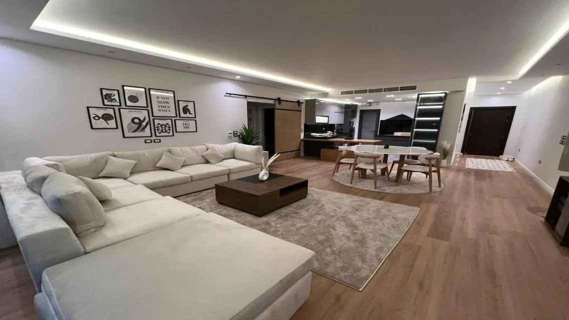 Luxury Apartment with Modern Amenities in Prime Location