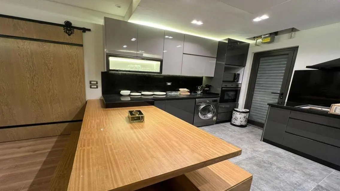 Luxury Apartment with Modern Amenities in Prime Location