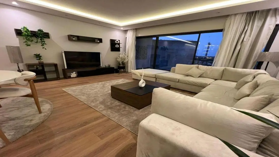 Luxury Apartment with Modern Amenities in Prime Location
