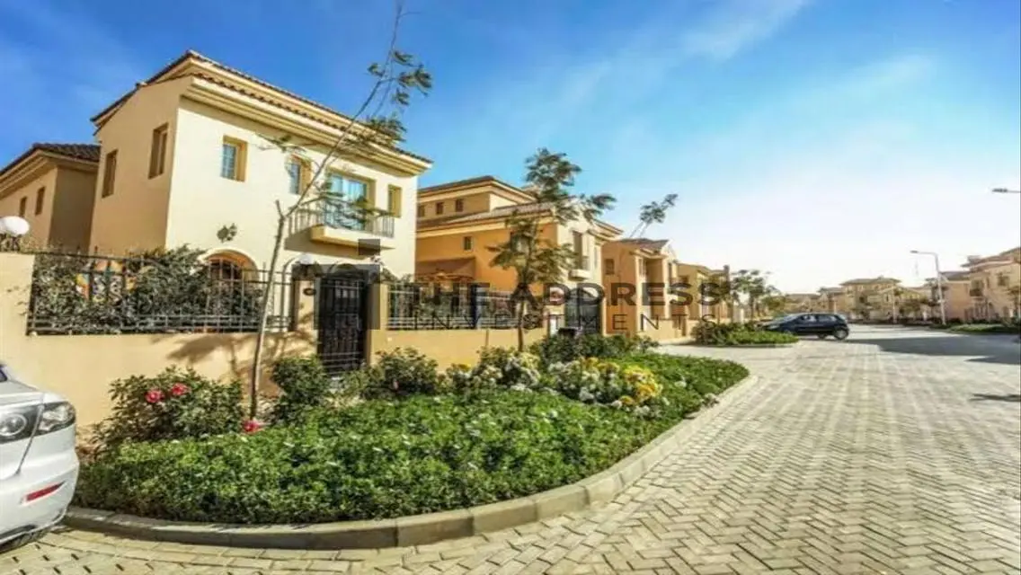 Luxury Villa for Sale in New Cairo with Private Pool and Garden