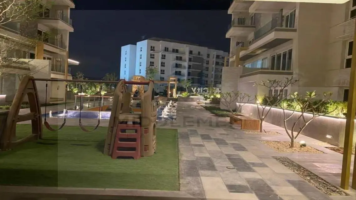 شقة فاخرة متاحة للبيع بإطلالة متميزة