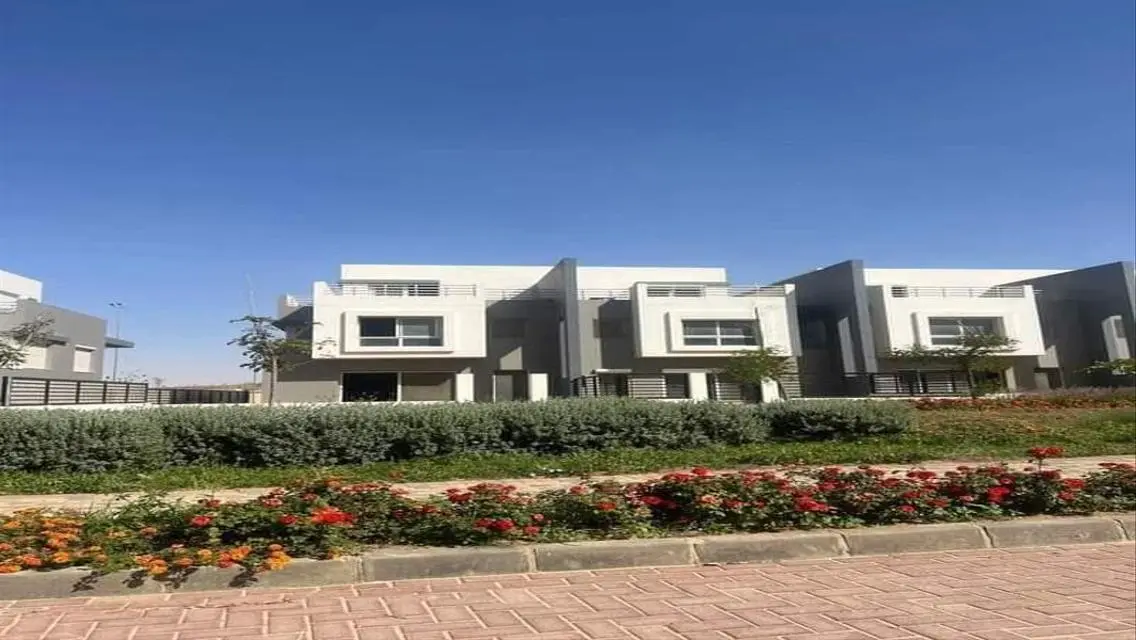 Luxurious Villa with Stunning Views and Comprehensive Amenities