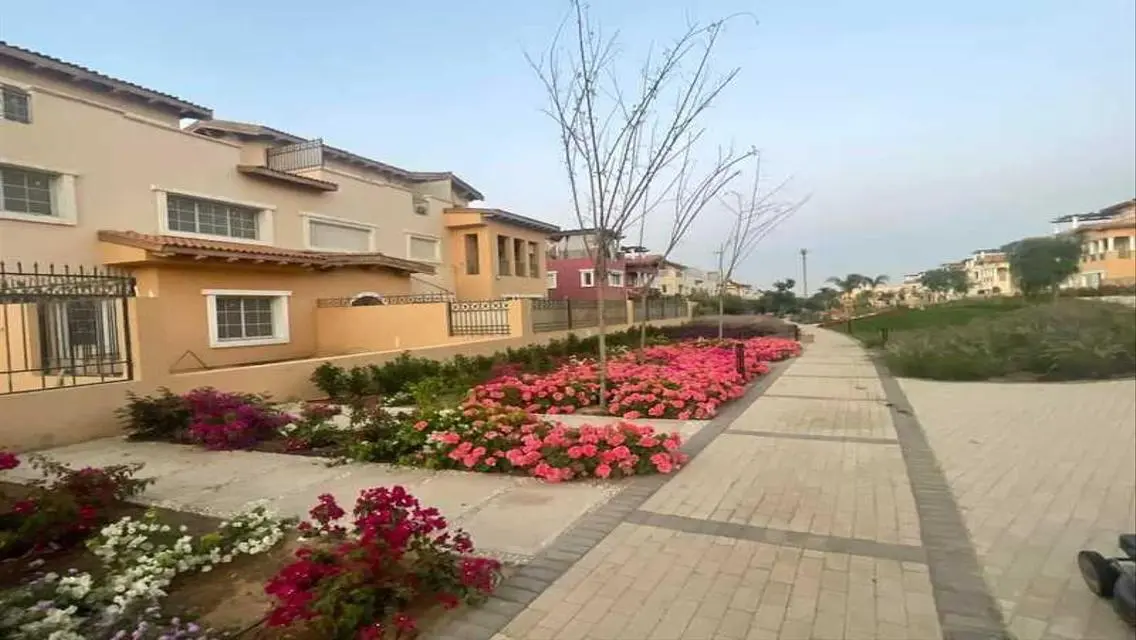Luxurious Villa with Stunning Views and Comprehensive Amenities