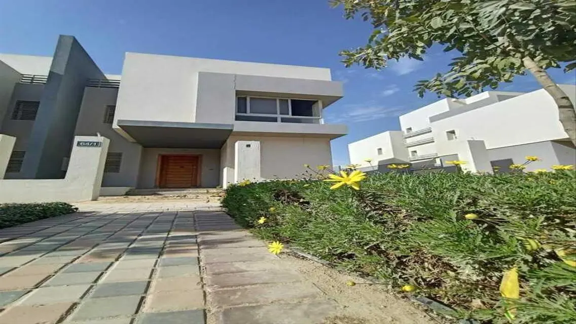 Luxurious Villa with Stunning Views and Comprehensive Amenities
