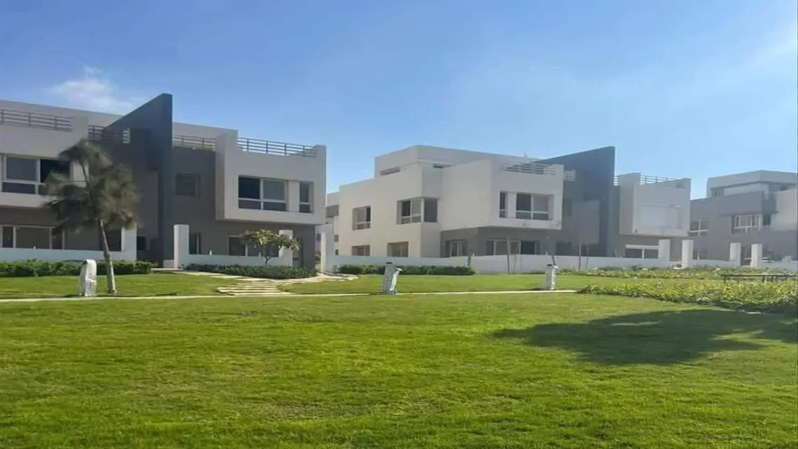 Luxurious Villa with Stunning Views and Comprehensive Amenities