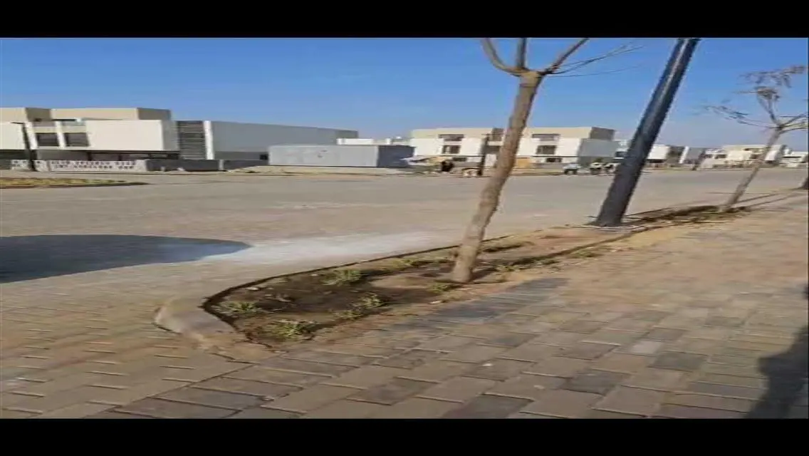 شقة فاخرة بمساحة 20000 متر للبيع