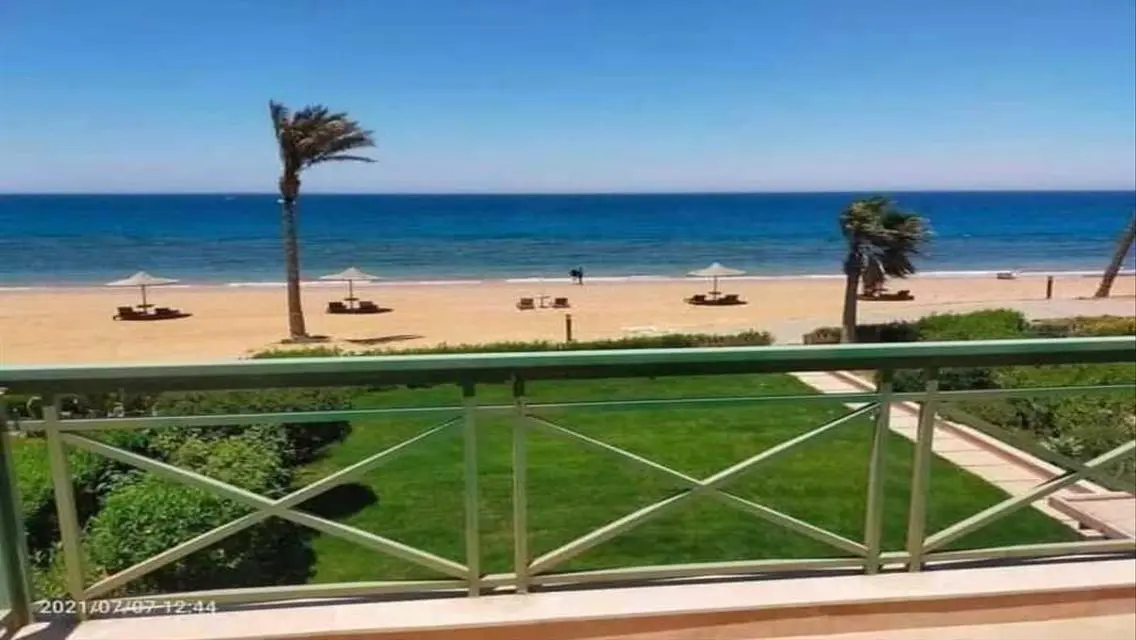 فيلا فاخرة مع حديقة خاصة ومسبح للبيع
