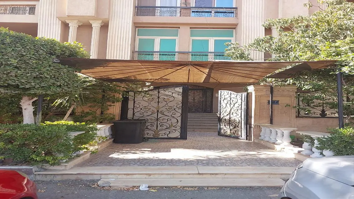 Modern 3-Bedroom Apartment with Central Air Conditioning