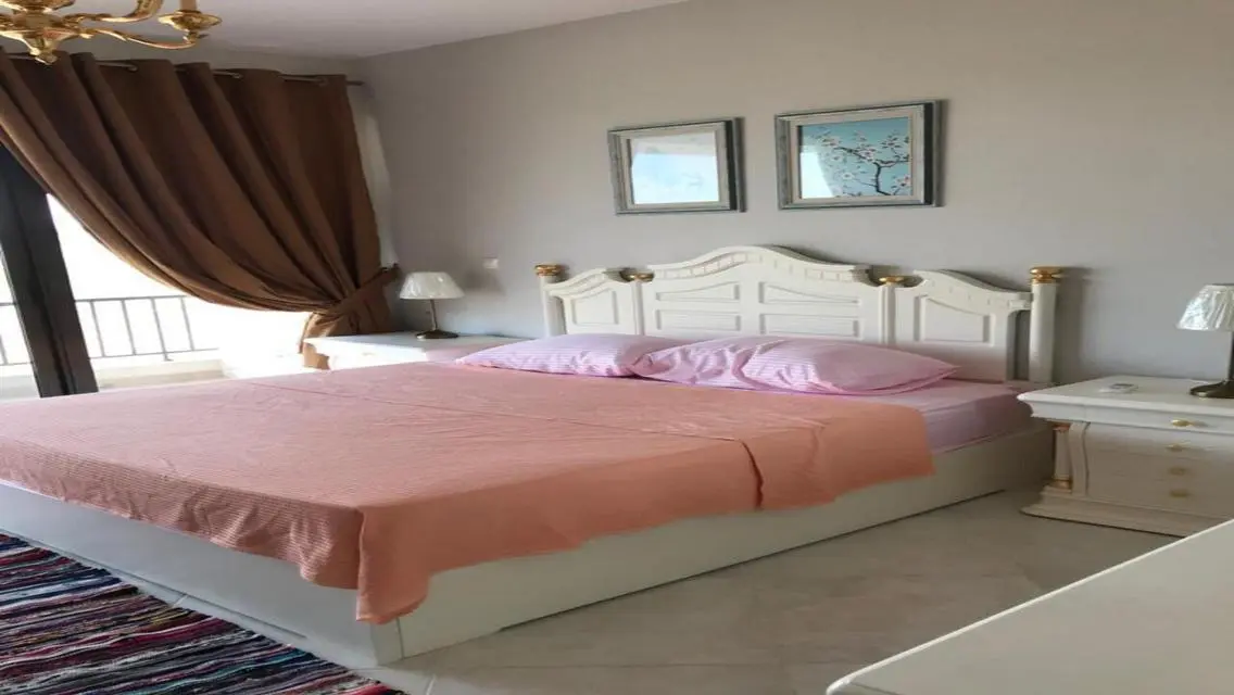 شقة فاخرة بمساحة واسعة مع حارس أمن