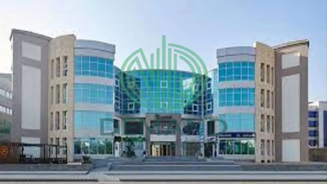 مساحة مفتوحة للإيجار بمساحة 92 متر