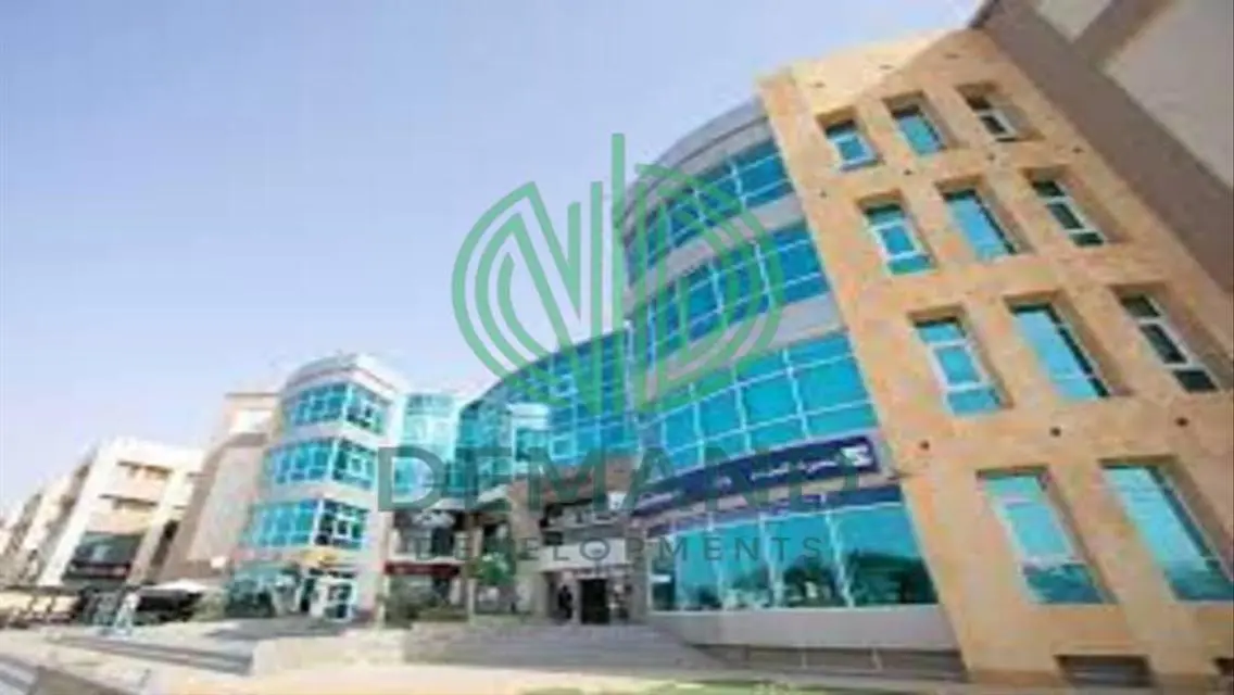 مساحة مفتوحة للإيجار بمساحة 92 متر