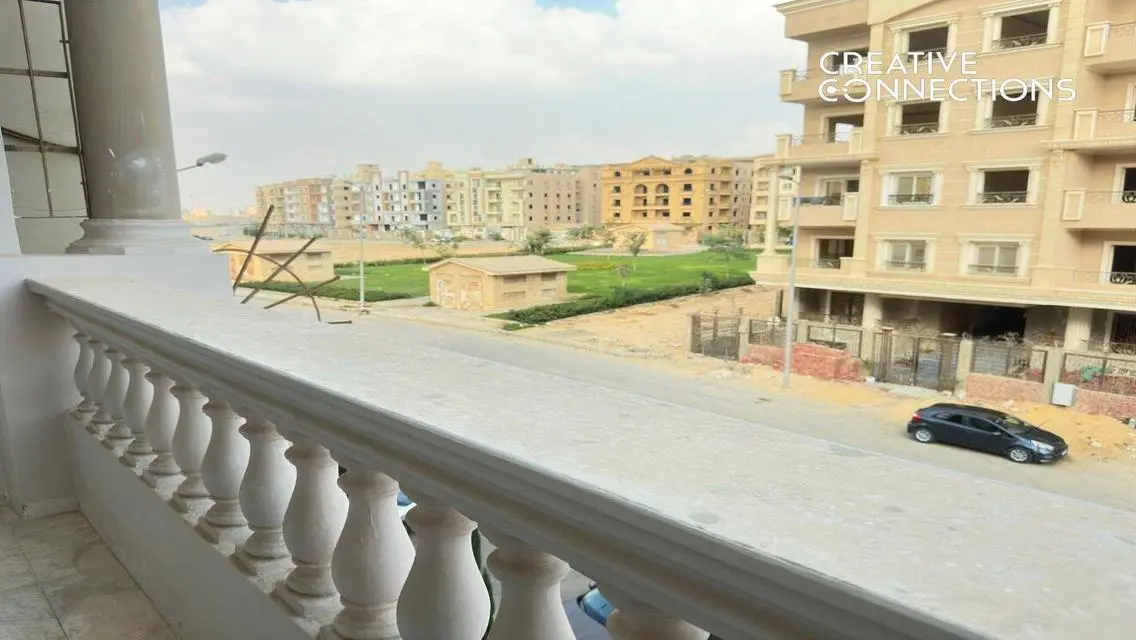 شقة فاخرة للبيع في موقع متميز