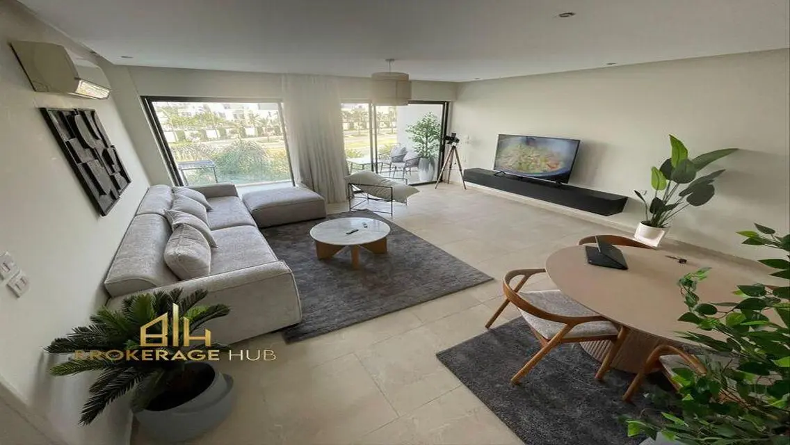 Luxury Lakeside Apartment at Residence 15