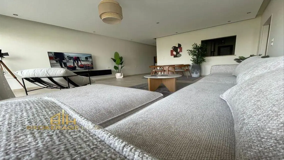 Luxury Lakeside Apartment at Residence 15