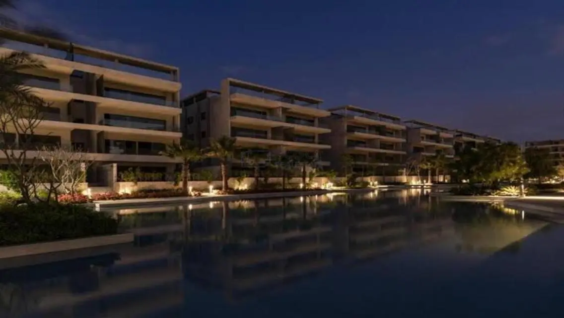 Stunning Apartment Overlooking Lakes in the City Center