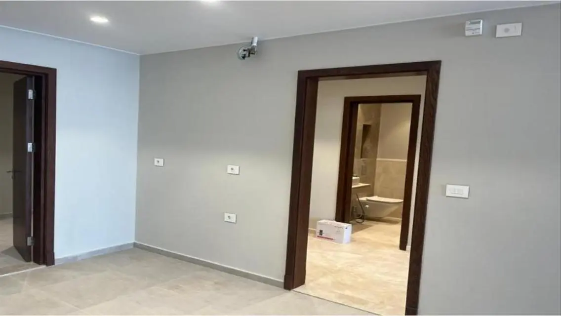 فيلا فاخرة مع مسبح خاص ومرافق شاملة للبيع