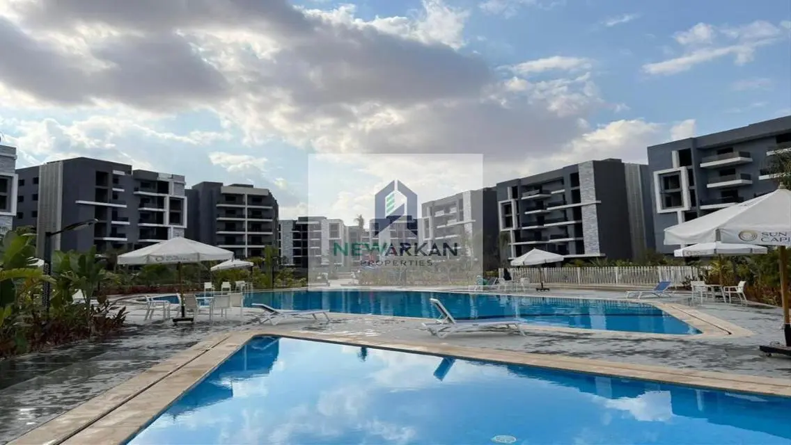 Luxury Apartment with Lake View