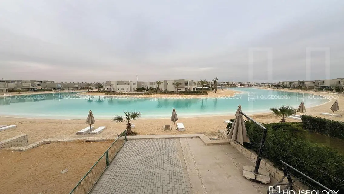 Luxury Villa for Sale with Spacious Design and Stunning View