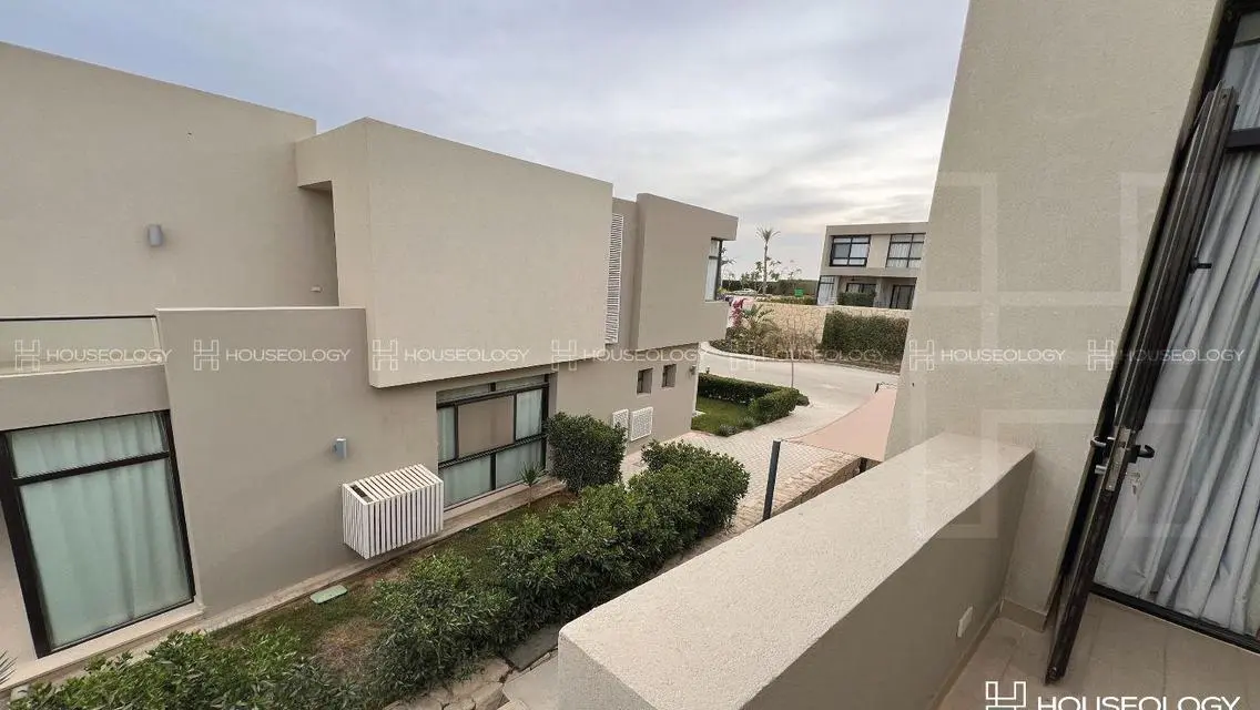 Luxury Villa for Sale with Spacious Design and Stunning View