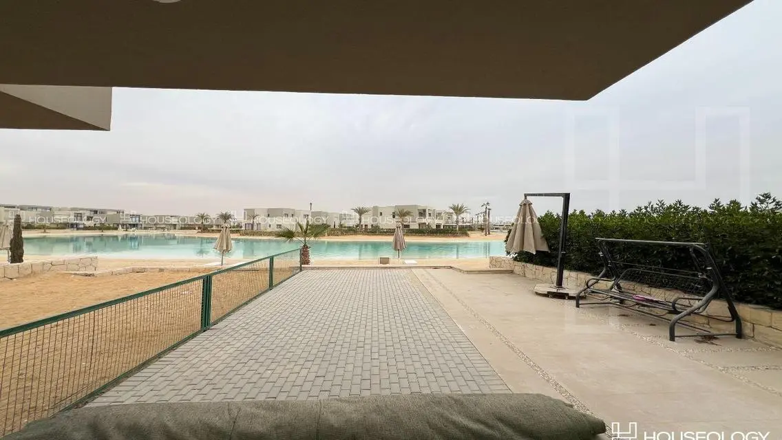 Luxury Villa for Sale with Spacious Design and Stunning View