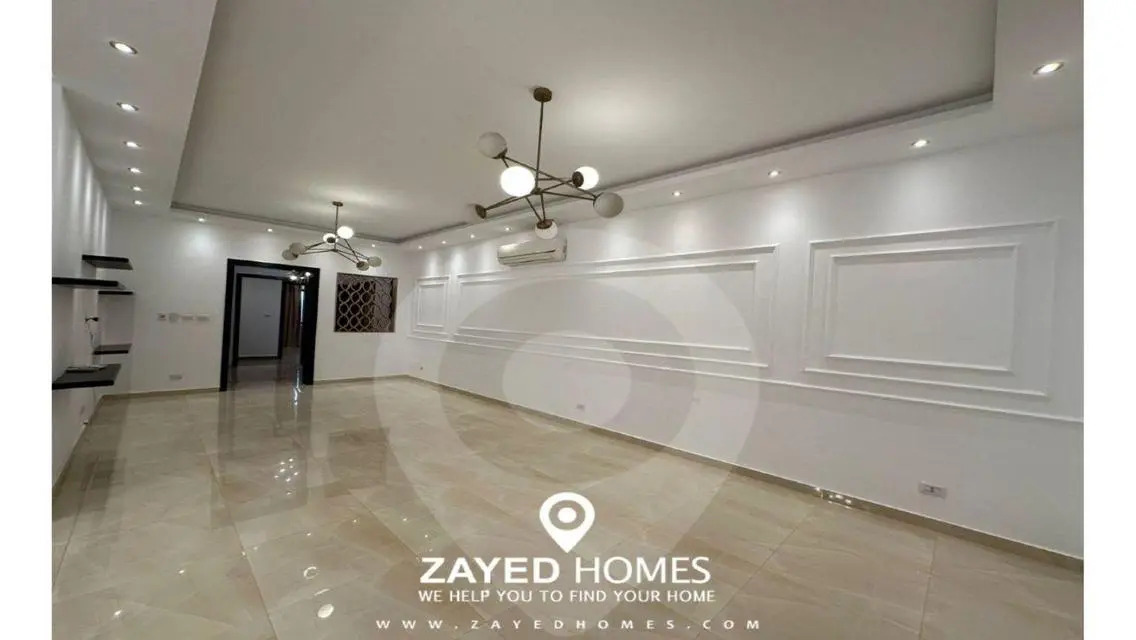 شقة سكنية فاخرة مع شرفة ونادي صحي