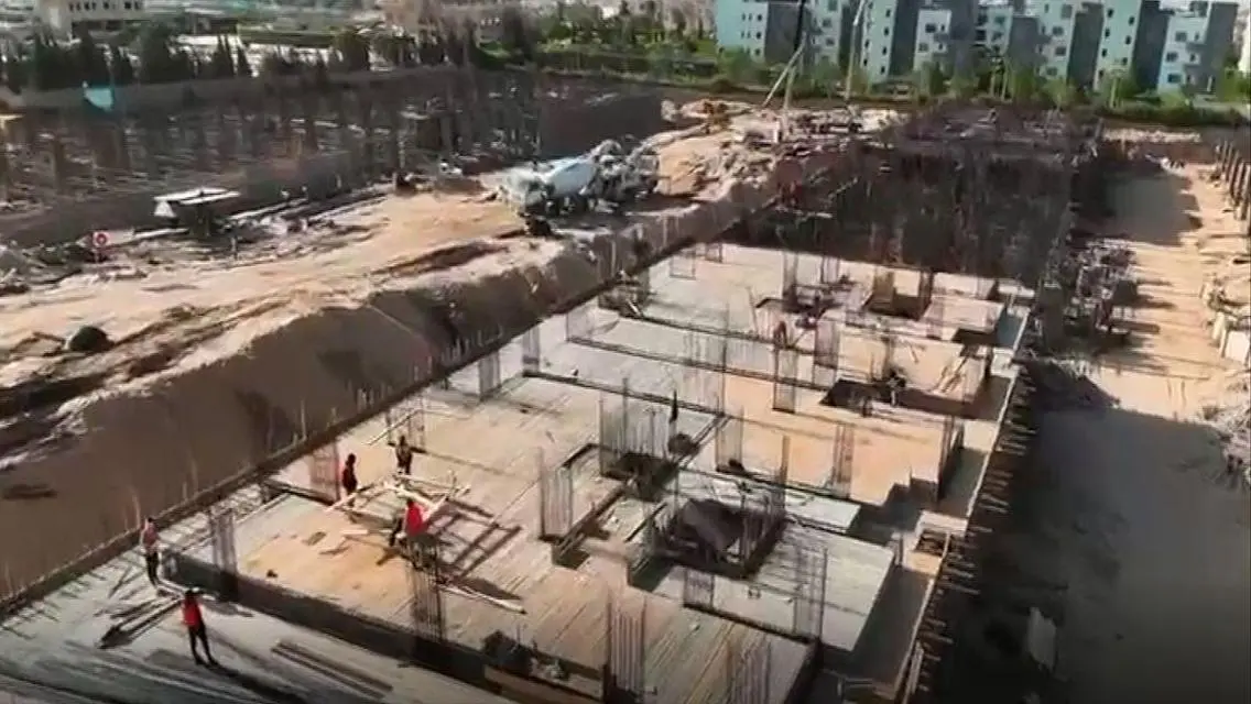 شقة فاخرة للبيع بمساحة واسعة ومرافق استثنائية