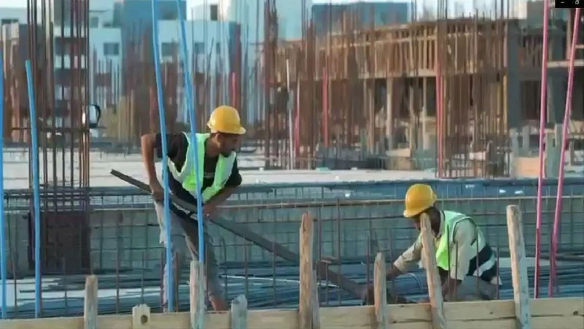 شقة فاخرة للبيع بمساحة واسعة ومرافق استثنائية