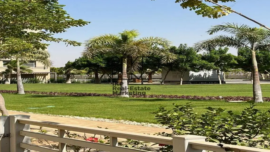 Stunning Apartment with Private Garden and Landmark View