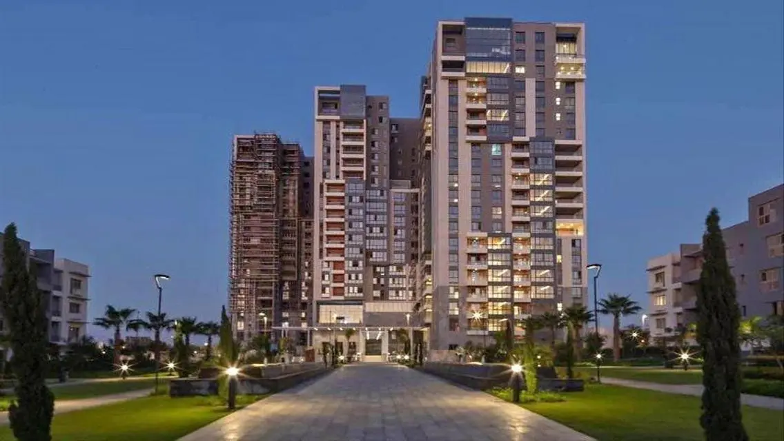 Luxury Property for Sale - 12 Rooms, Private Garden and Pool