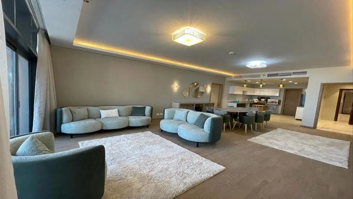 Luxury Property for Sale - 12 Rooms, Private Garden and Pool