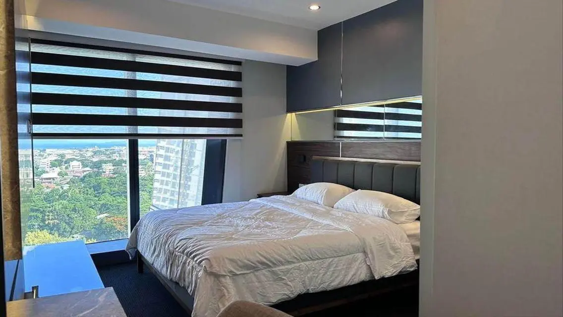 Luxury Property for Sale - 12 Rooms, Private Garden and Pool