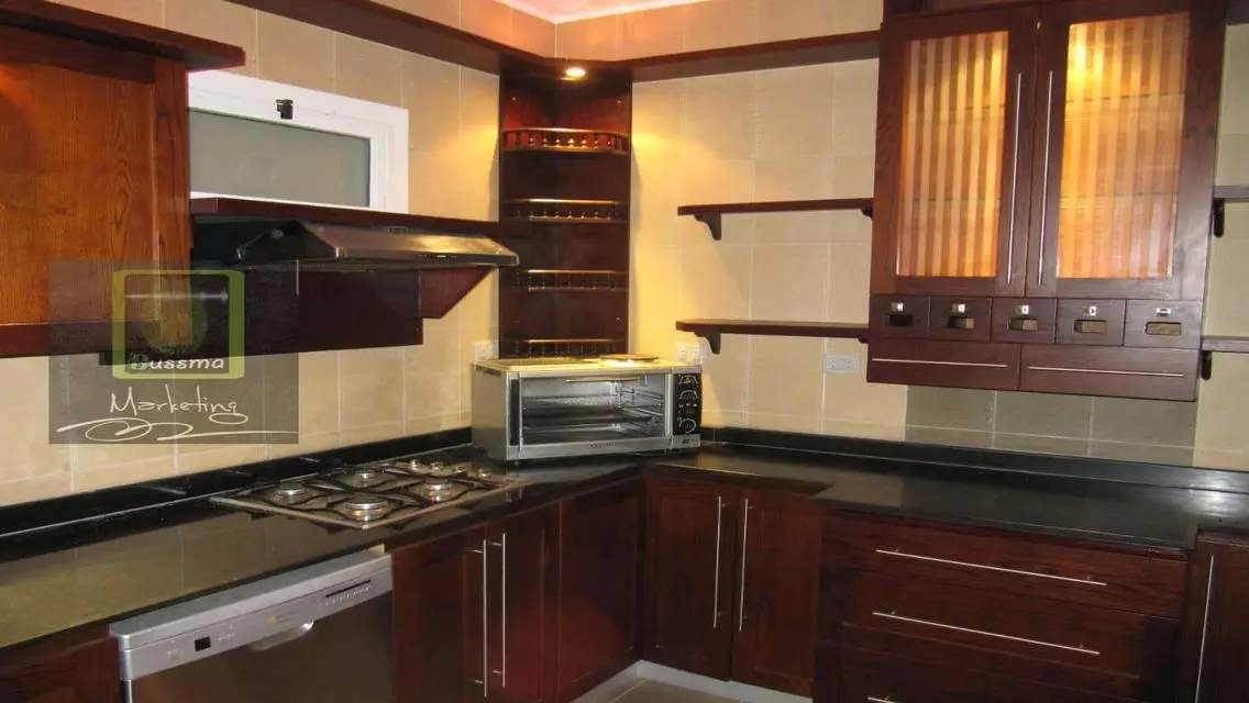 Luxurious Apartment with Study Room for Rent