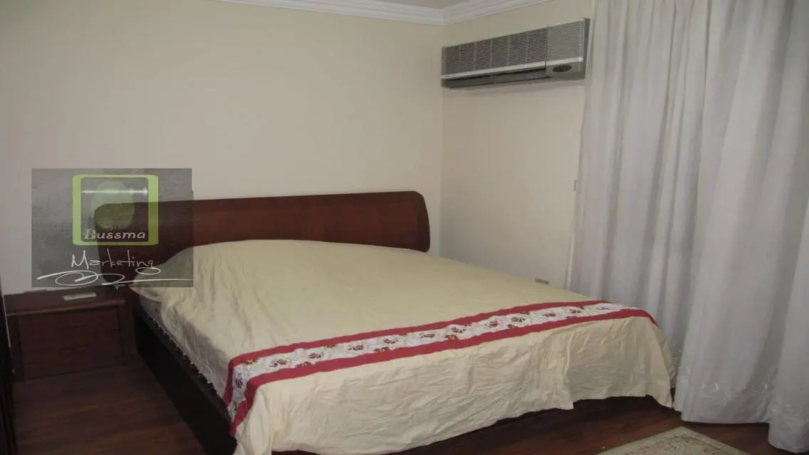 Luxurious Apartment with Study Room for Rent