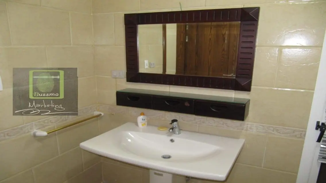 Luxurious Apartment with Study Room for Rent