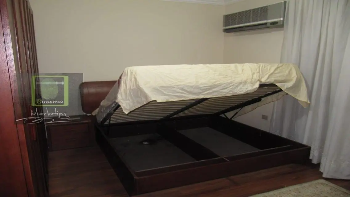 Luxurious Apartment with Study Room for Rent