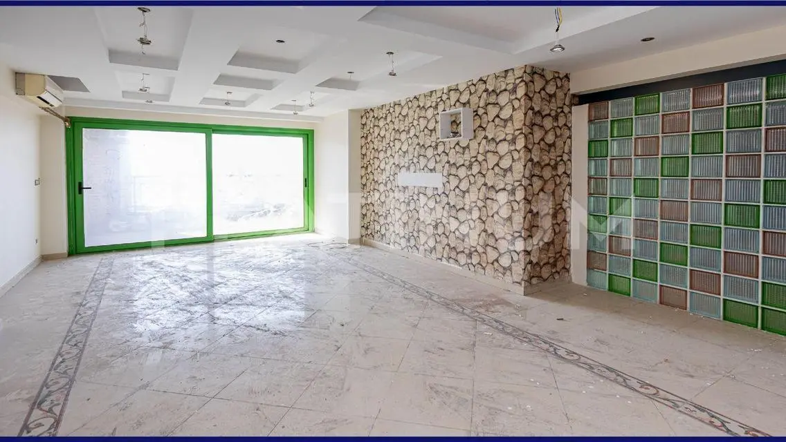 وحدة بعمارة حديثة بجوار البحيرات
