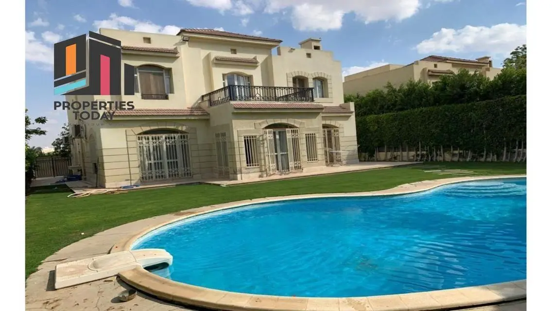 منزل فسيح مع حديقة خاصة ومسبح