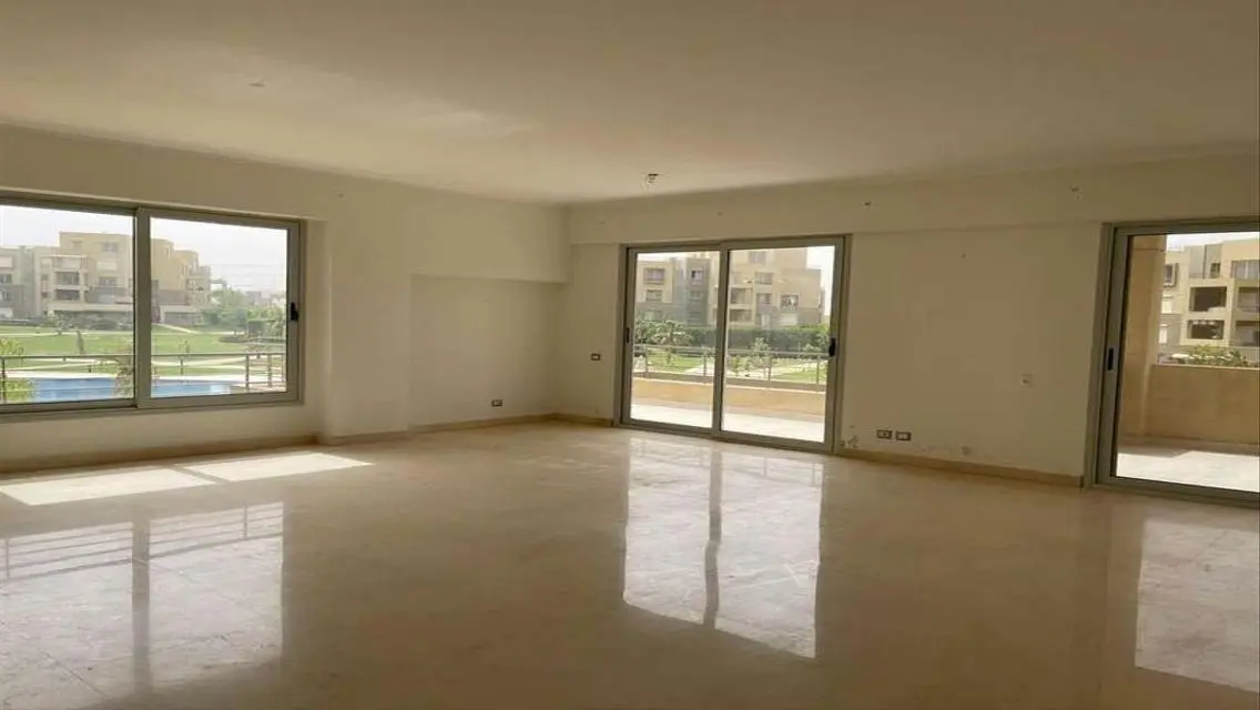 Luxurious Villa with Spacious Design and Complete Amenities in the Heart of the City
