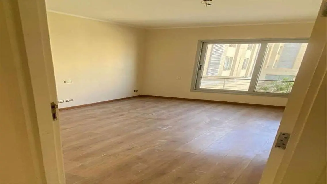 Luxurious Villa with Spacious Design and Complete Amenities in the Heart of the City