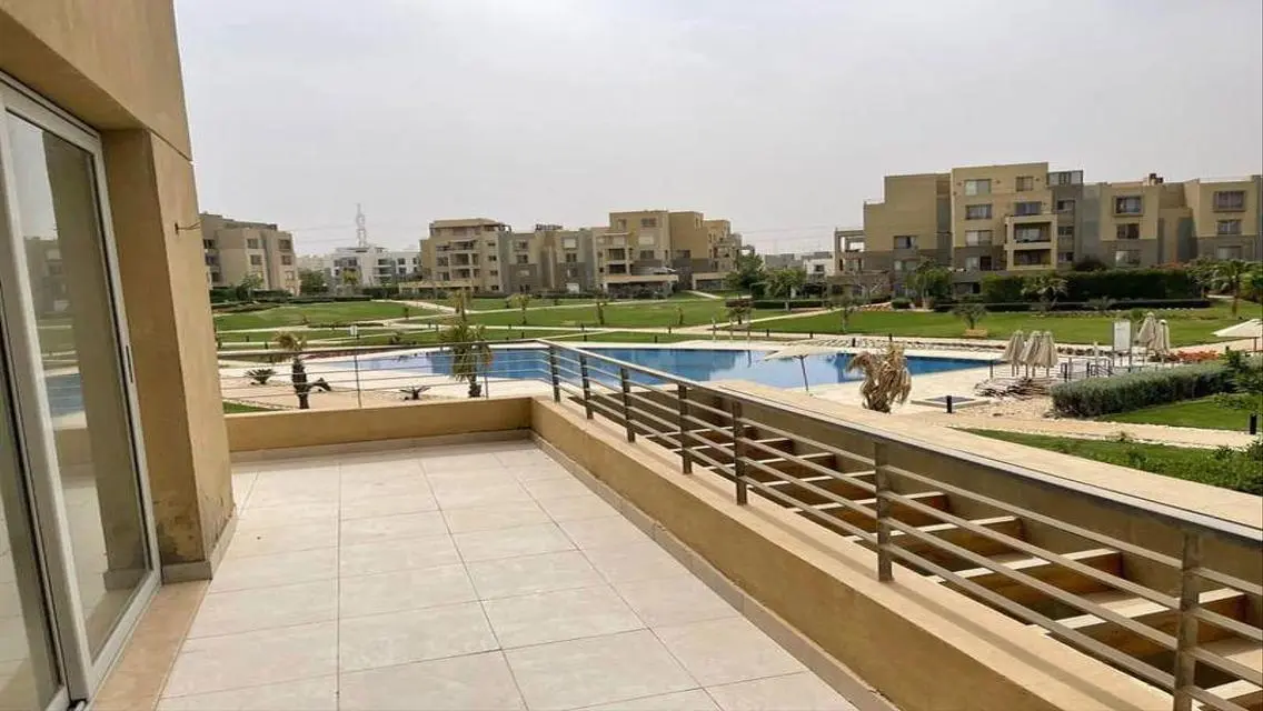 Luxurious Villa with Spacious Design and Complete Amenities in the Heart of the City