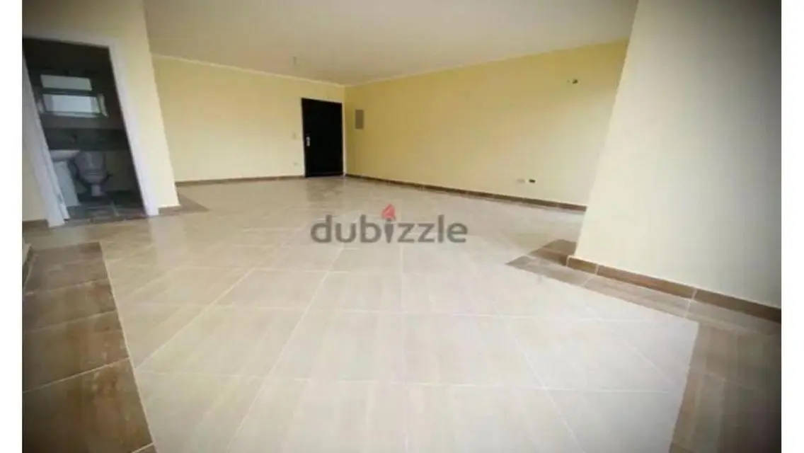 شقة فاخرة للإيجار بمساحة واسعة